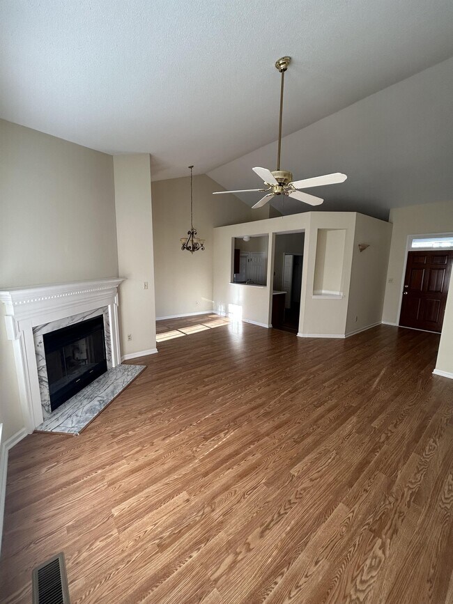 Building Photo - 704 Clay Hill Dr