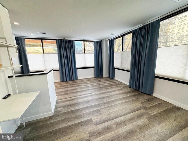 Foto del edificio - 700 Roeder Rd