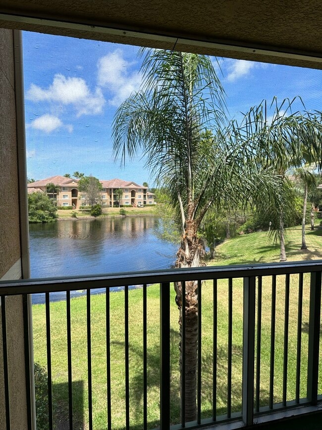 hermosa vista del lago y la fuente - 3616 NW Adriatic Ln