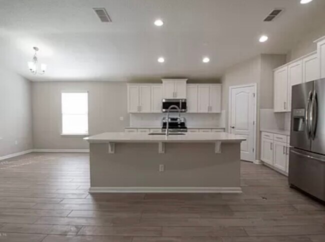 Building Photo - 15823 Whitebark Dr