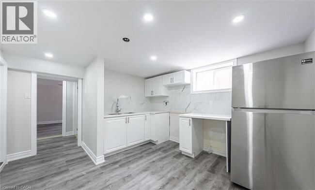 Building Photo - 313 Ashbury Rd