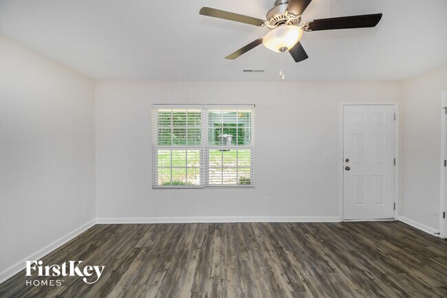 Building Photo - 4019 Maderia Dr NW