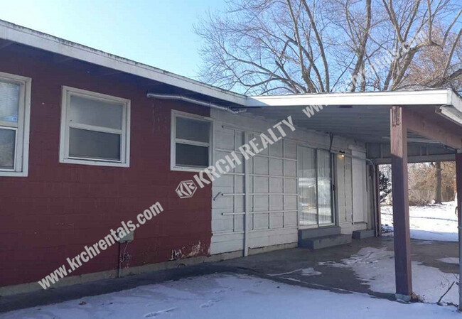 Building Photo - 3-Bedroom Home with Partially Finished Bas...