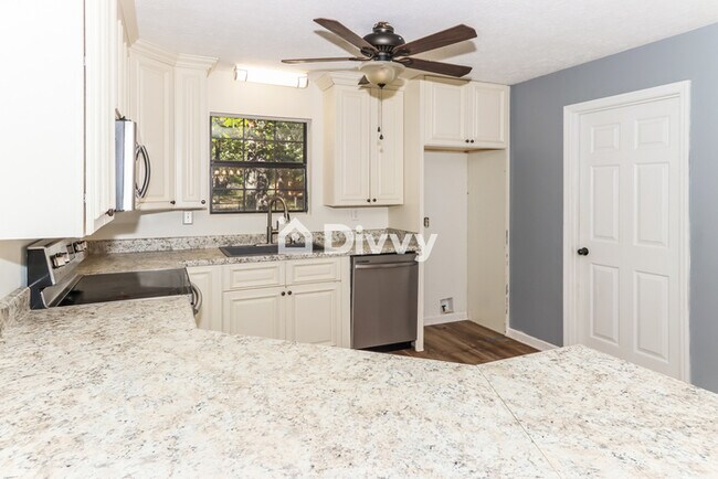 Building Photo - 124 S Live Oak Ct, Byron, GA 31008