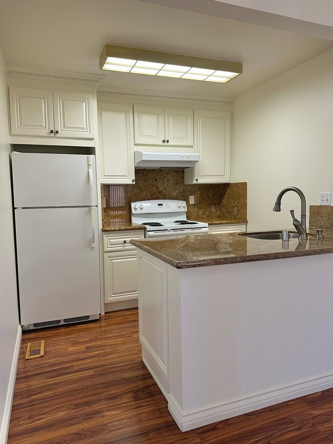 Kitchen - 5460 Concord Blvd