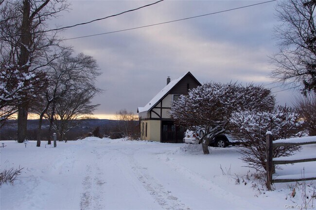 Foto del edificio - 249 Starr Ridge Rd