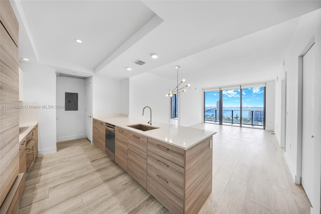 Foto principal - 121 NE 34th St