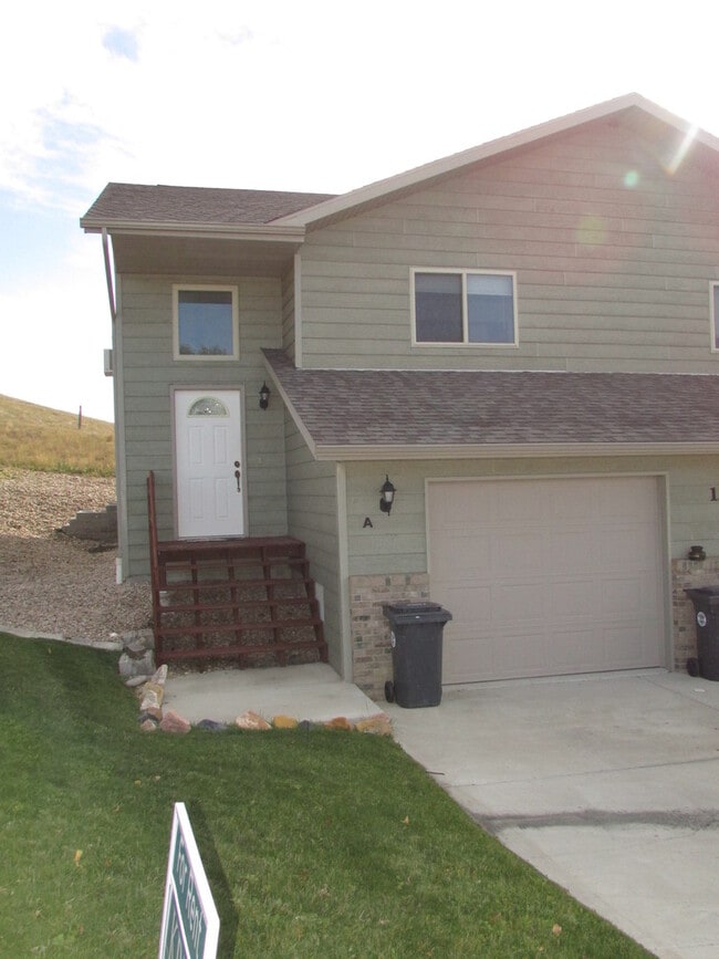 Building Photo - 1350 E Oakland St