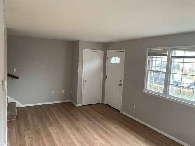 Building Photo - 3 br, 2 bath Townhome - 312 Shenandoah Str...