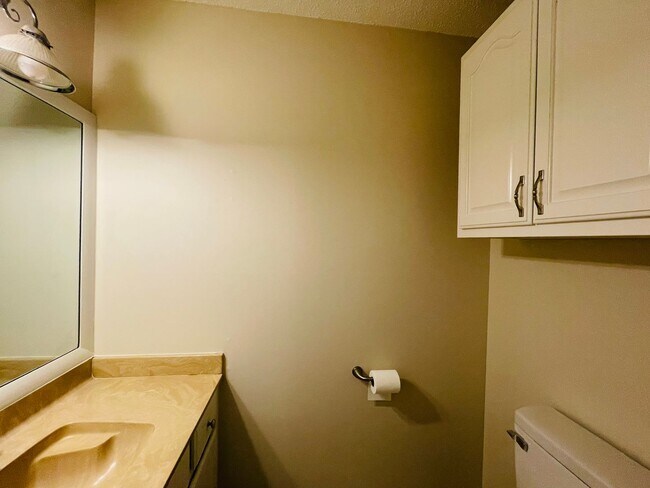 Foto del edificio - Recently remodeled home