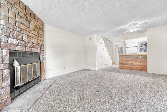 Foto del edificio - $1,495 - 2 Bed 1 Bath Townhome in Aurora w...