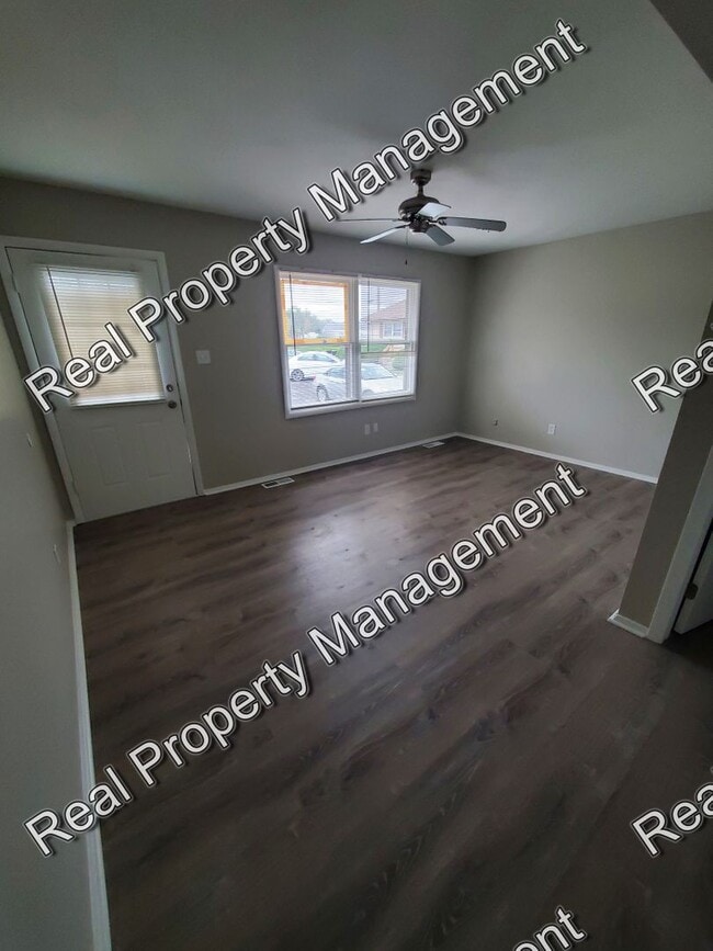 Building Photo - Completely Updated 2 Bedroom Apartment