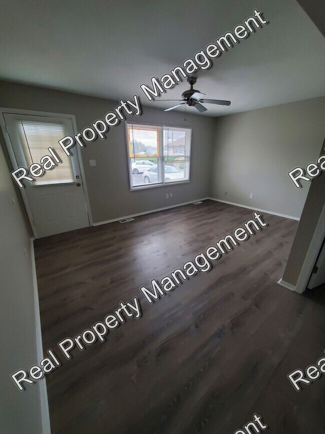 Foto del edificio - Completely Updated 2 Bedroom Apartment