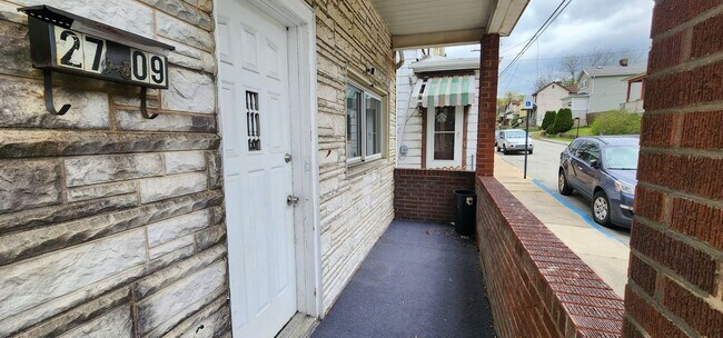 Foto del edificio - 2 Bedroom 1 bath house for rent