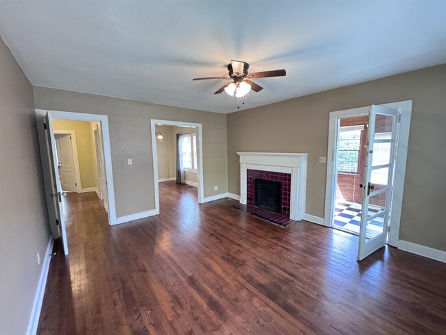 Building Photo - 819 N Forest Dr
