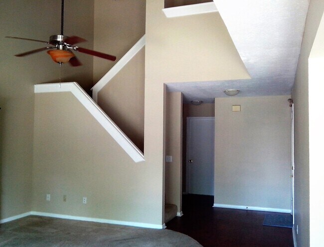 Building Photo - Spacious Waterfront Townhome w/Convenient ...