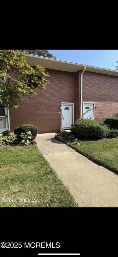 Primary Photo - 364 Westwood Ave