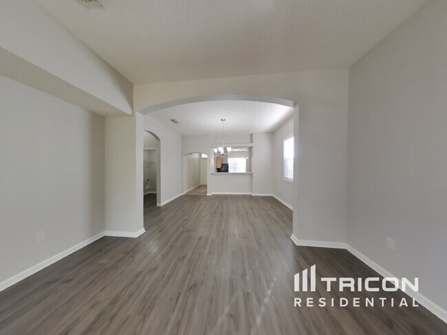 Foto del edificio - 2877 Centerwood Dr N
