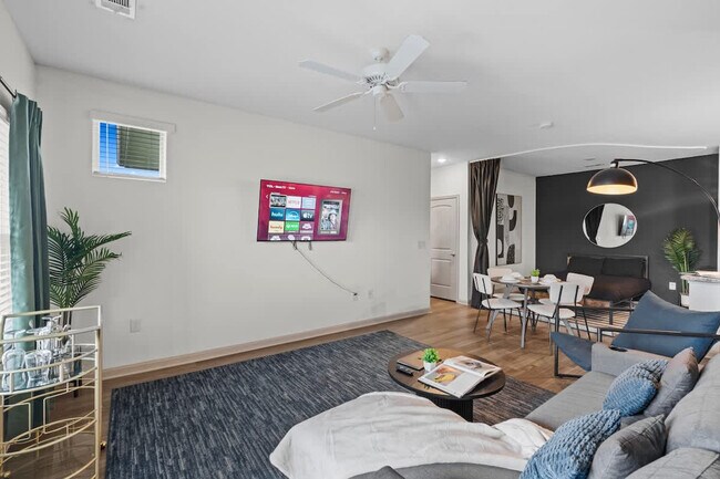 Foto del edificio - 16031 Elizabeth Joyce Dr