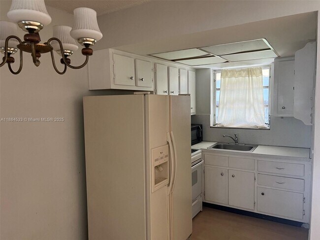 Foto del edificio - 4841 SW 45th Ave