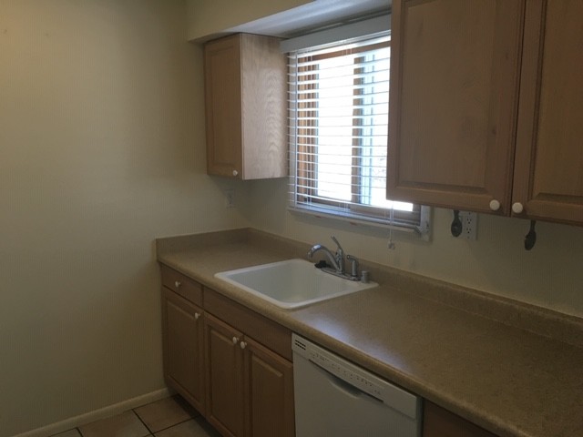 kitchen counter space - 663 Bishops Lodge Rd