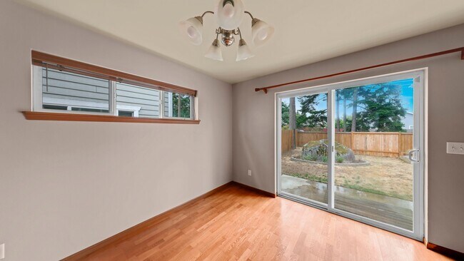 Foto del edificio - 3 Bed 2.5 Bath - Townhome - Pet Friendly - NAS Whidbey