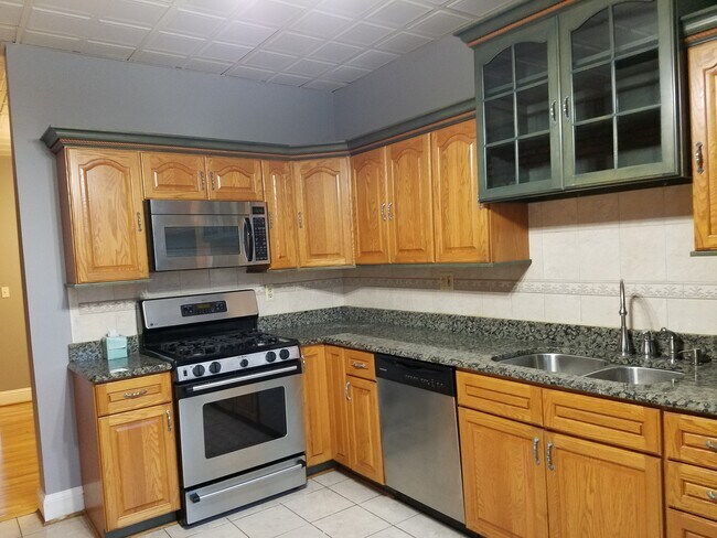 Foto del edificio - 1237 E St NE