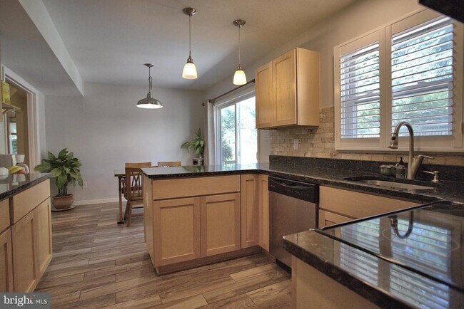 Foto del edificio - 4110 Majestic Ln