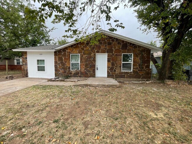 Foto del edificio - Fully Remodeled 4 Bedroom home