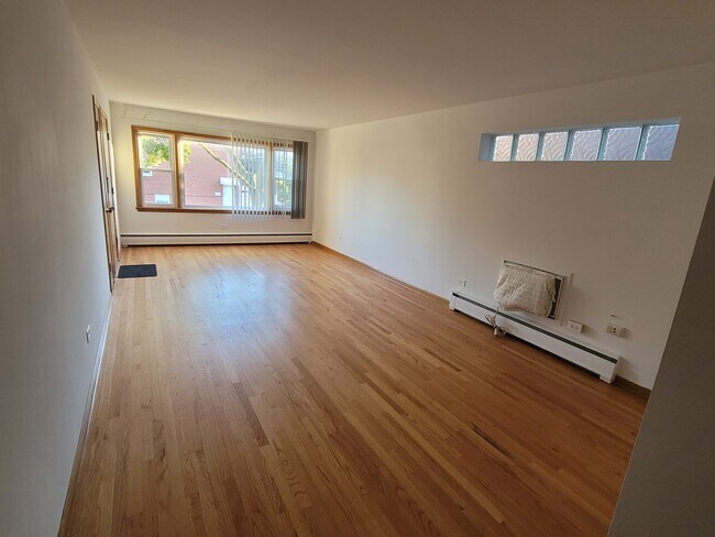 Sala de estar, comedor - 7226 W Belden Ave