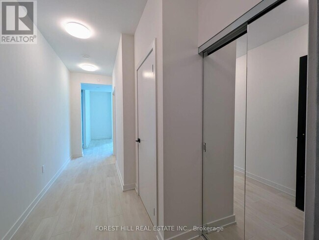 Photo du bâtiment - 117-2117 Broadway Ave