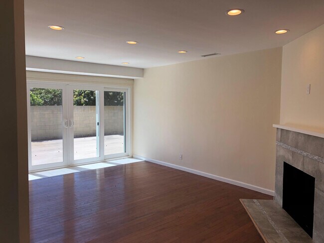 Building Photo - Torrance Private Home