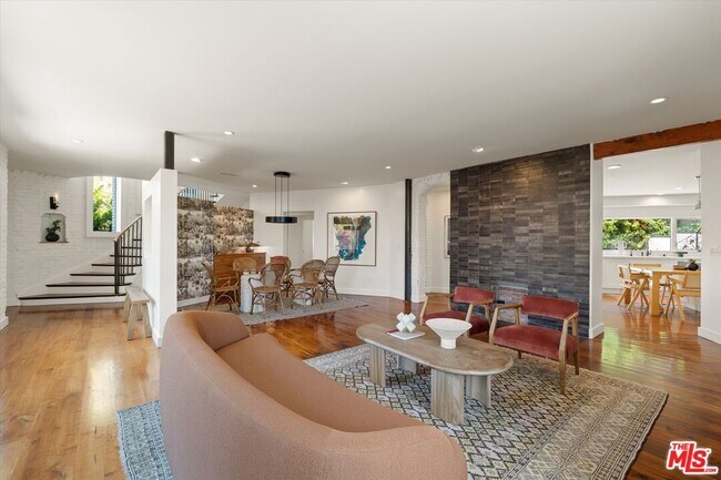 Foto del edificio - 2700 Glendower Ave