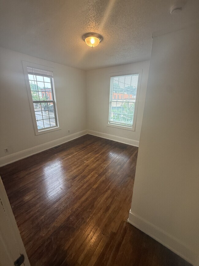 Foto del edificio - 973 Payne Ave
