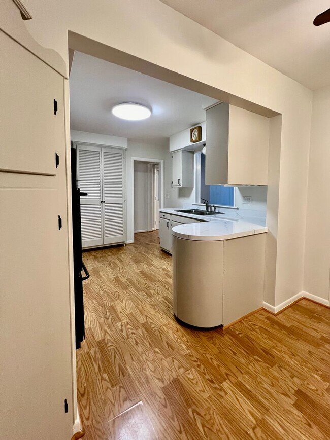 3 Bedroom Home in Portage by West Lake House Rental in Portage, MI