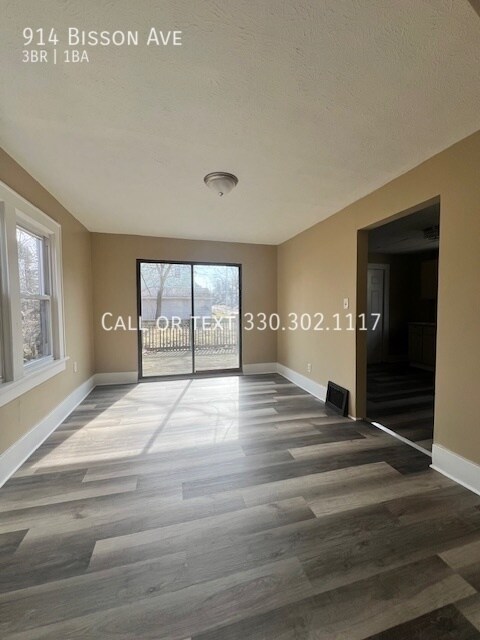 Building Photo - Three bedroom home for rent - Akron