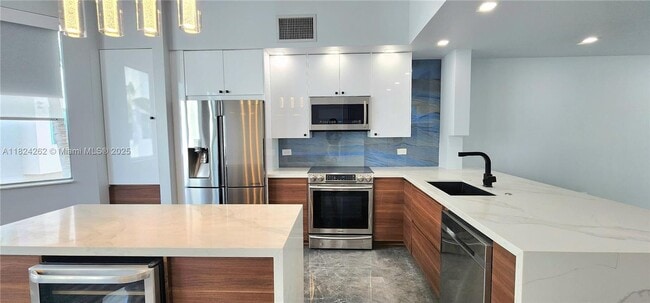 Building Photo - 2146 Van Buren St