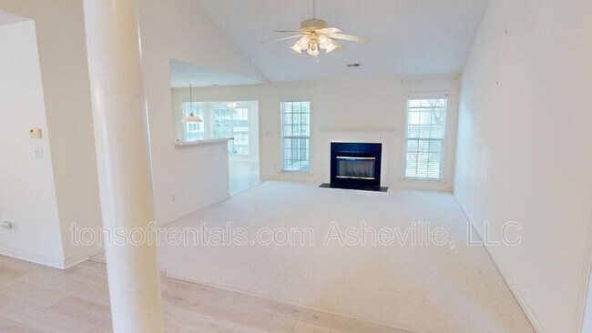 Foto del edificio - 342 Meadow Pathway Dr