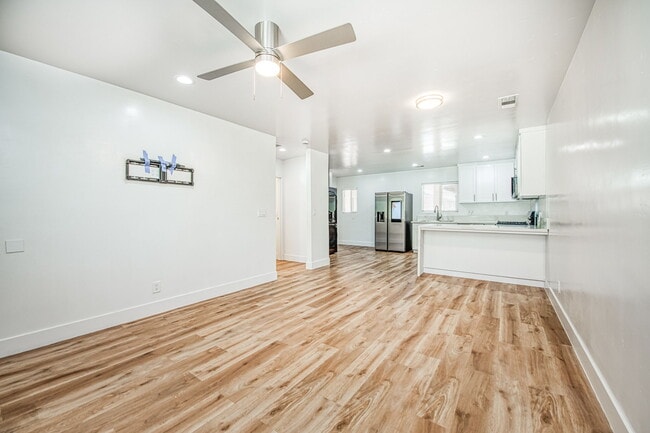 Foto del edificio - 2109 Tulare St