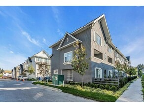 Building Photo - 15487-99A 99a Ave