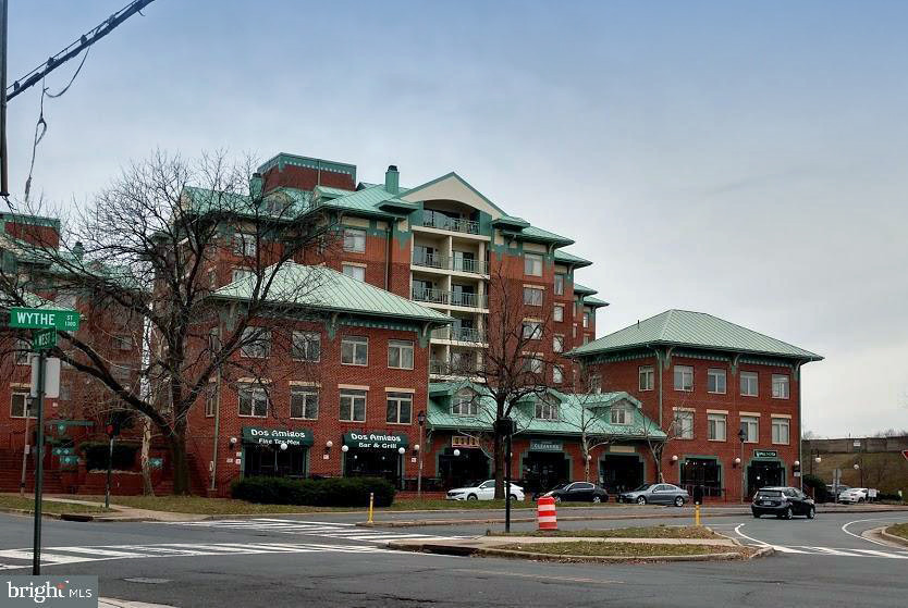 Nice location between Del Rey and Old Town - 505 E Braddock Rd