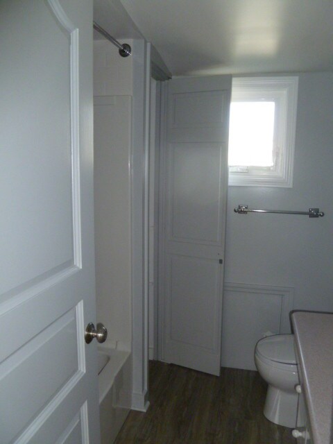 Bathrm 1.JPG - 7 Grove St