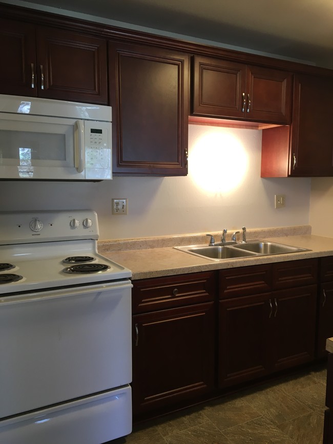 Building Photo - 1657 S Carriage Ln