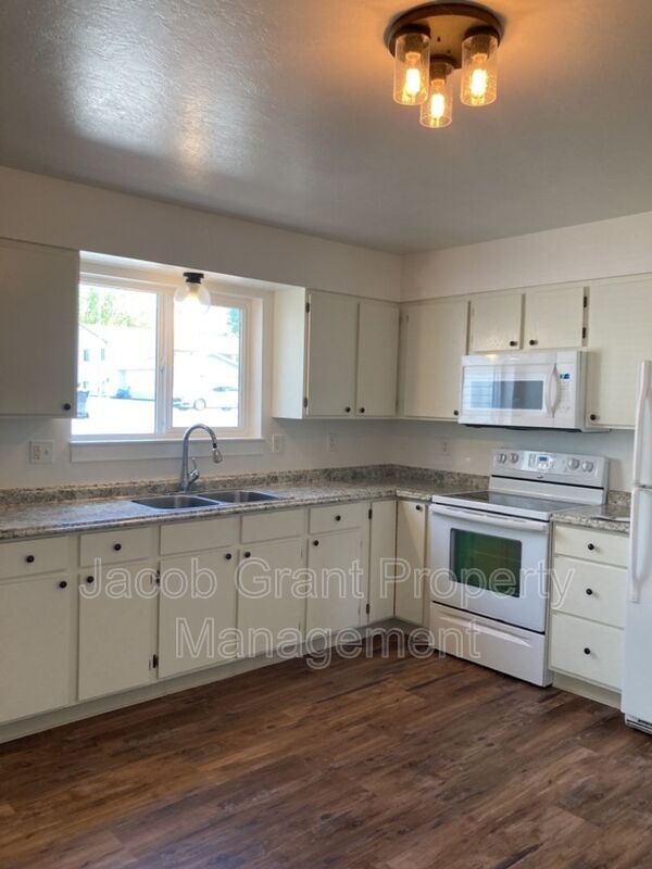 Foto del edificio - 2158 Stace St