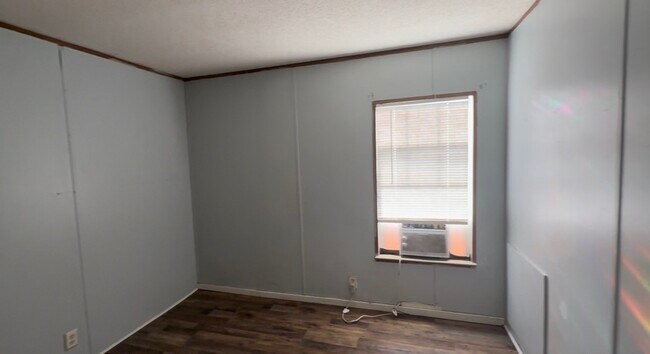 Building Photo - 115 Mary Dr