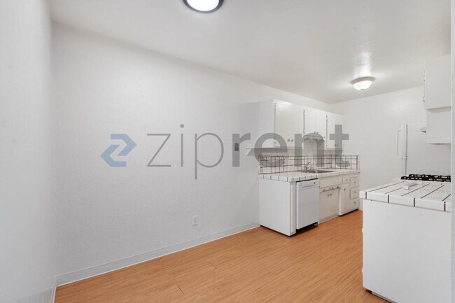 Foto del edificio - 4561 Ashcroft Ave