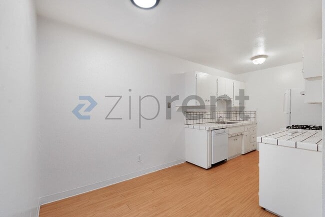 Building Photo - Unit 52