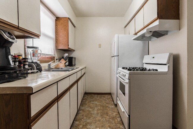 Foto del edificio - 814 W Hillcrest Dr