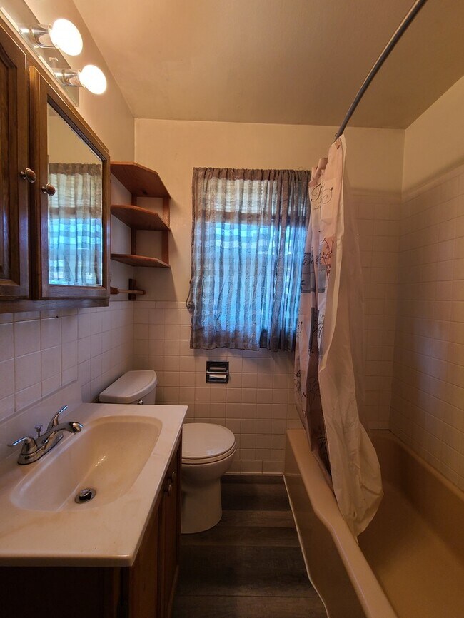 Building Photo - 3041 Forest Dr