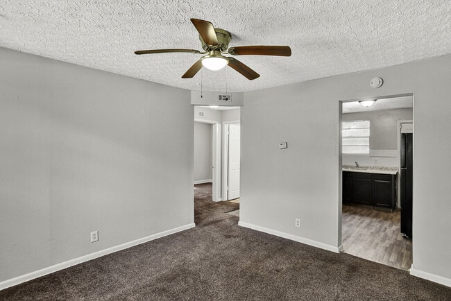 Building Photo - 5634 Astor Pl